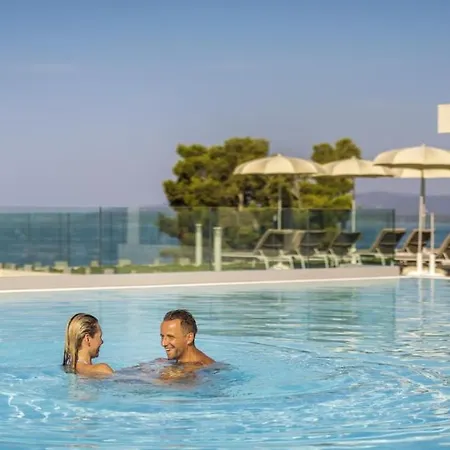 Aminess Laurel Khalani